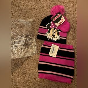 NWT Minnie Mouse toddler girl hat, gloves, scarf set